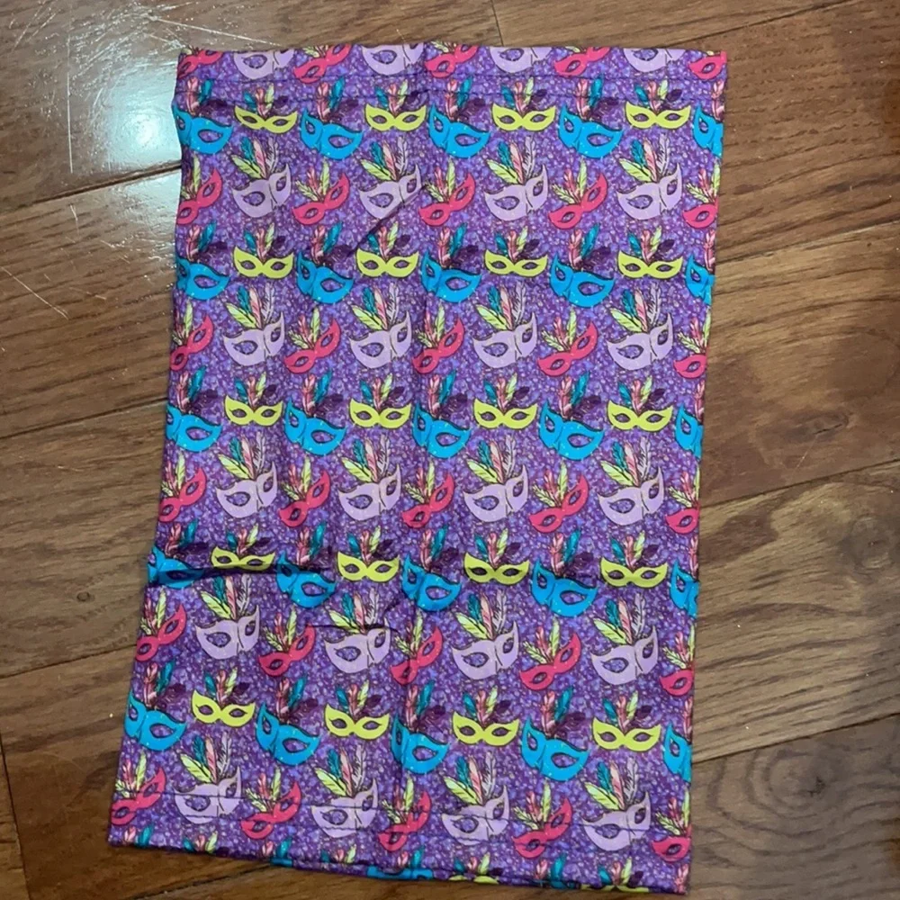 6/$20 kid’s Mardi Gras neck gaiter